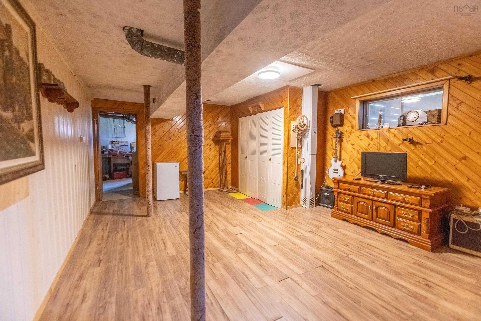 75 Willow Street, Amherst, NS - Indoor