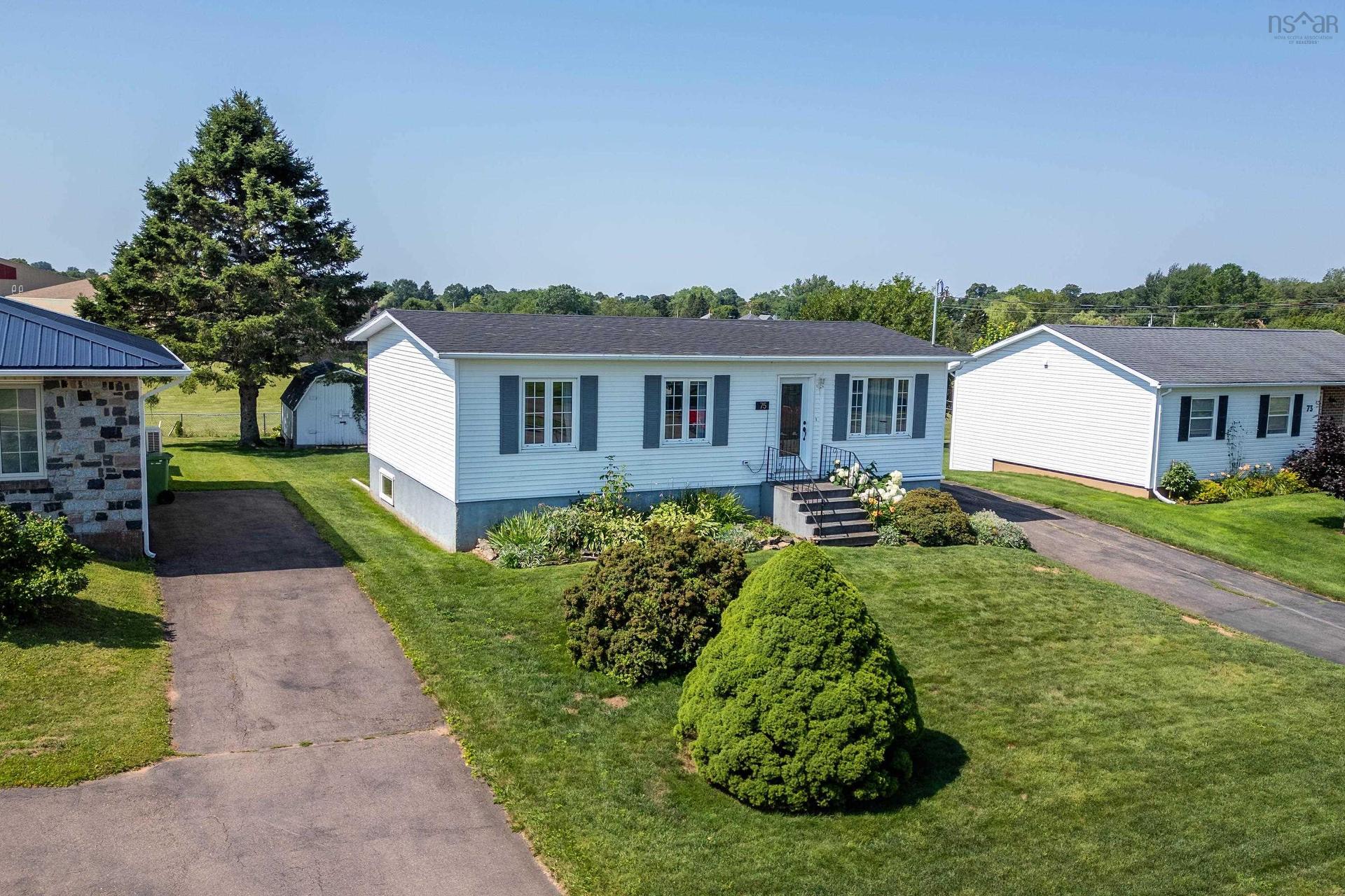75 Willow Street, Amherst, NS - Outdoor