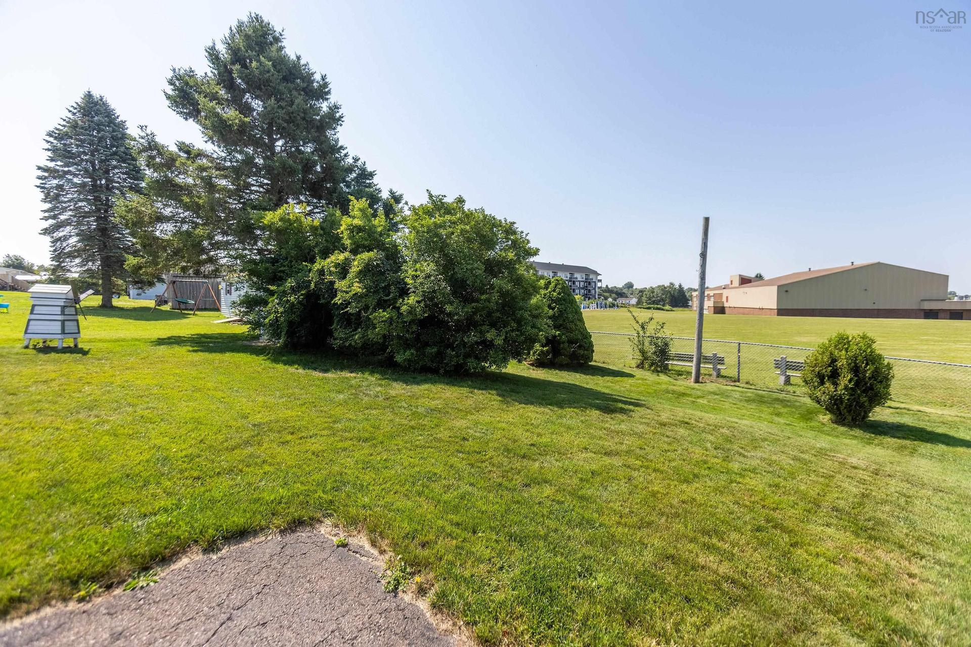 75 Willow Street, Amherst, NS - Outdoor