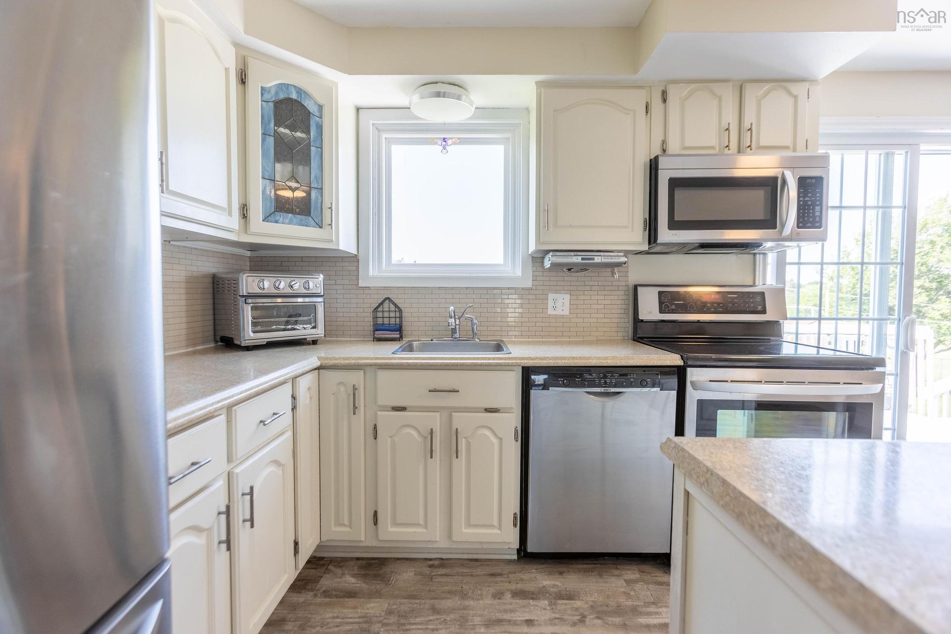 75 Willow Street, Amherst, NS - Indoor Photo Showing Kitchen