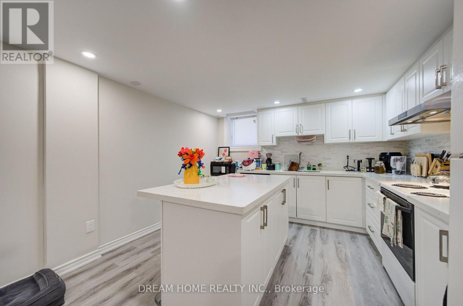 1323 Shamir Crescent, Mississauga, ON - Indoor Photo Showing Kitchen