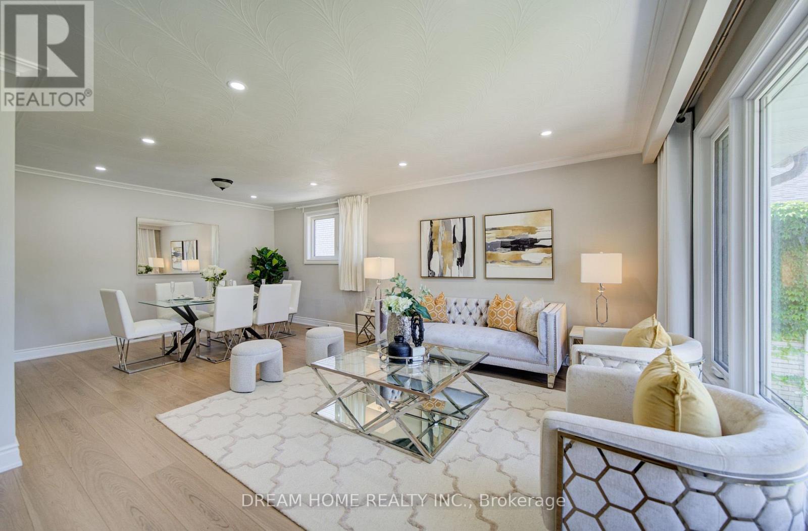 1323 Shamir Crescent, Mississauga, ON - Indoor Photo Showing Living Room