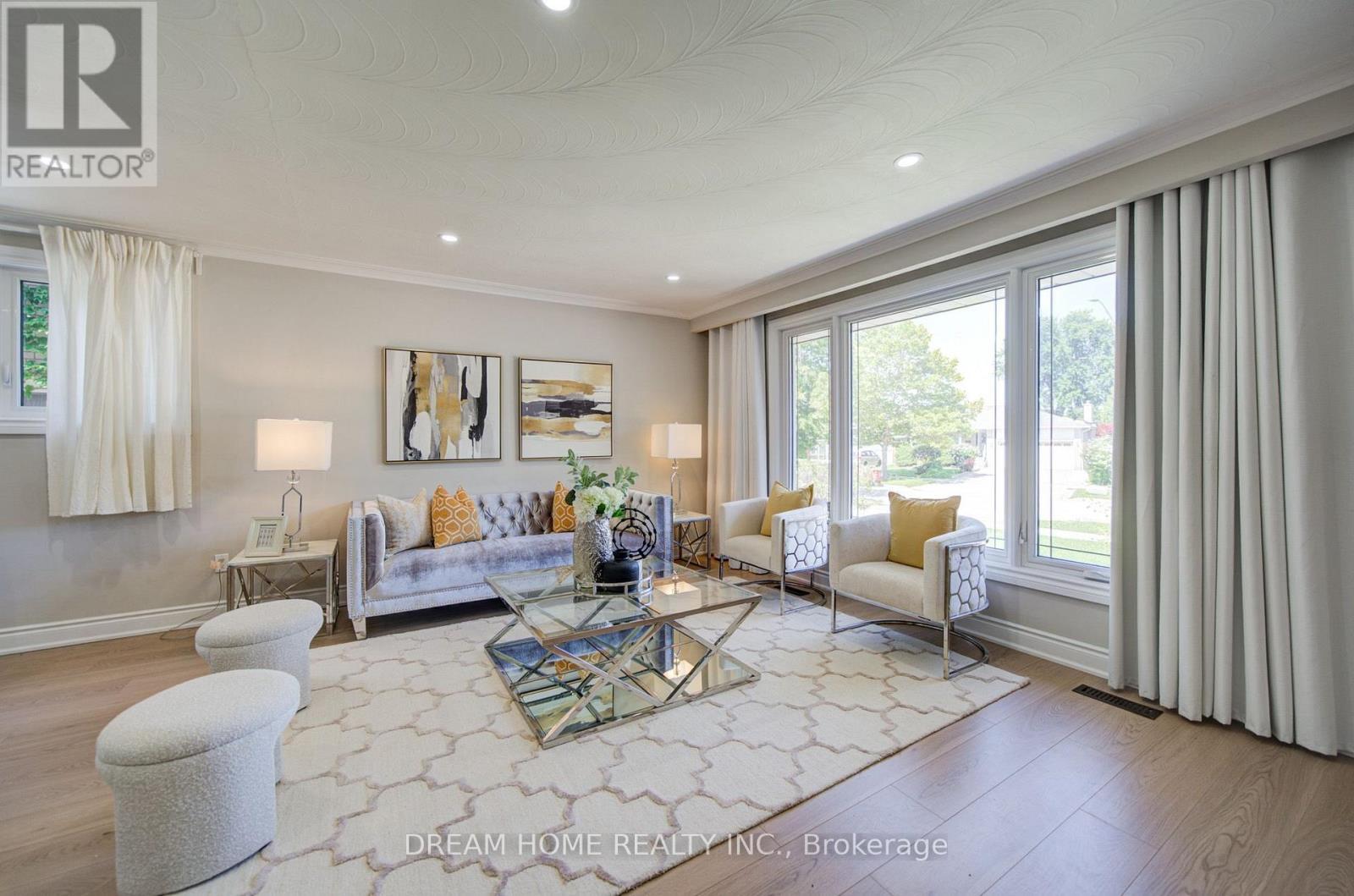 1323 Shamir Crescent, Mississauga, ON - Indoor Photo Showing Living Room