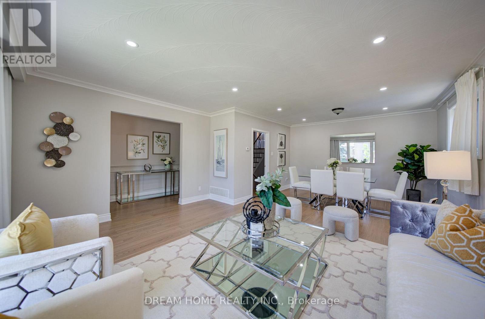 1323 Shamir Crescent, Mississauga, ON - Indoor Photo Showing Living Room