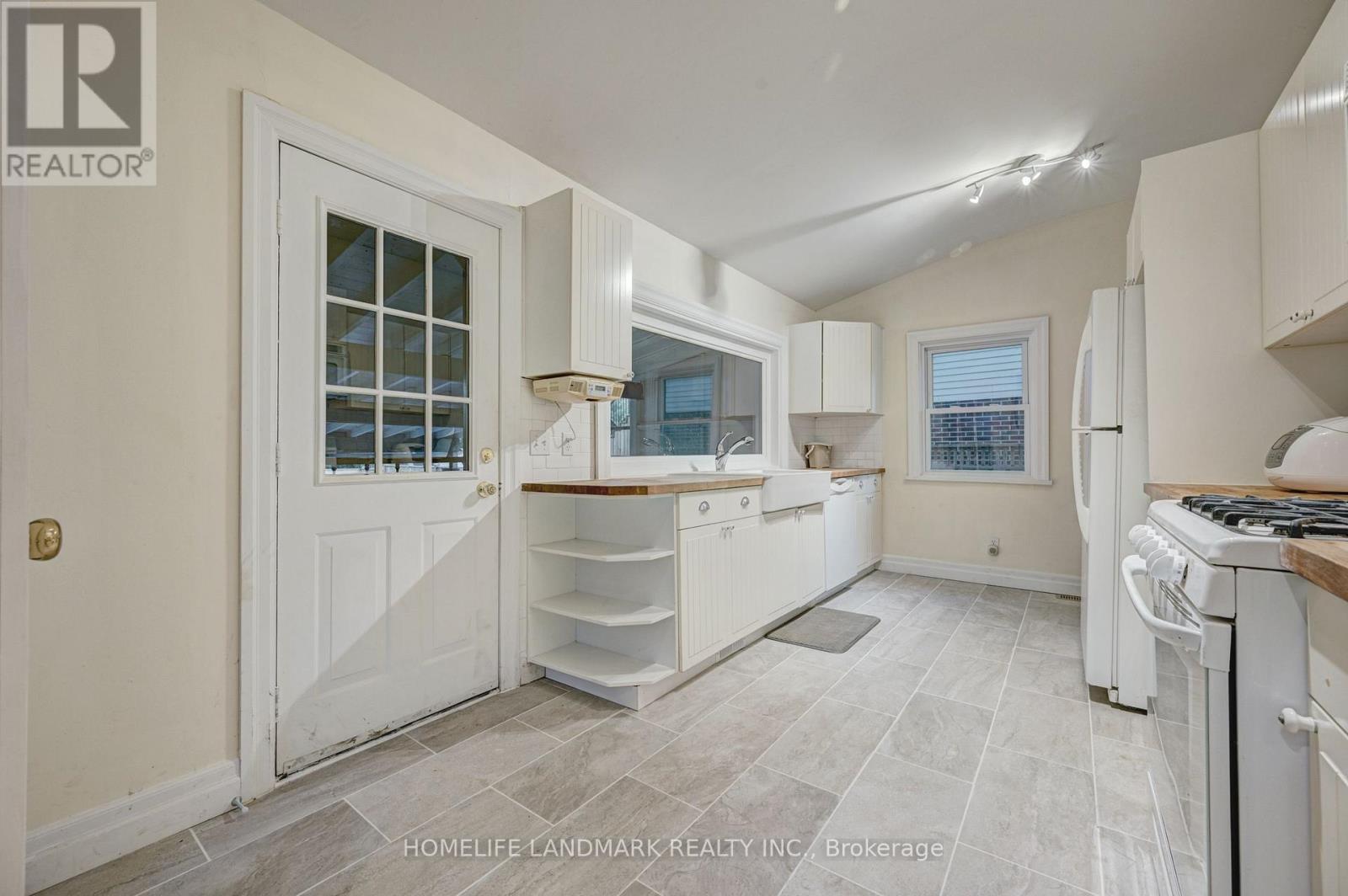 2174 New Street, Burlington, ON - Indoor Photo Showing Kitchen