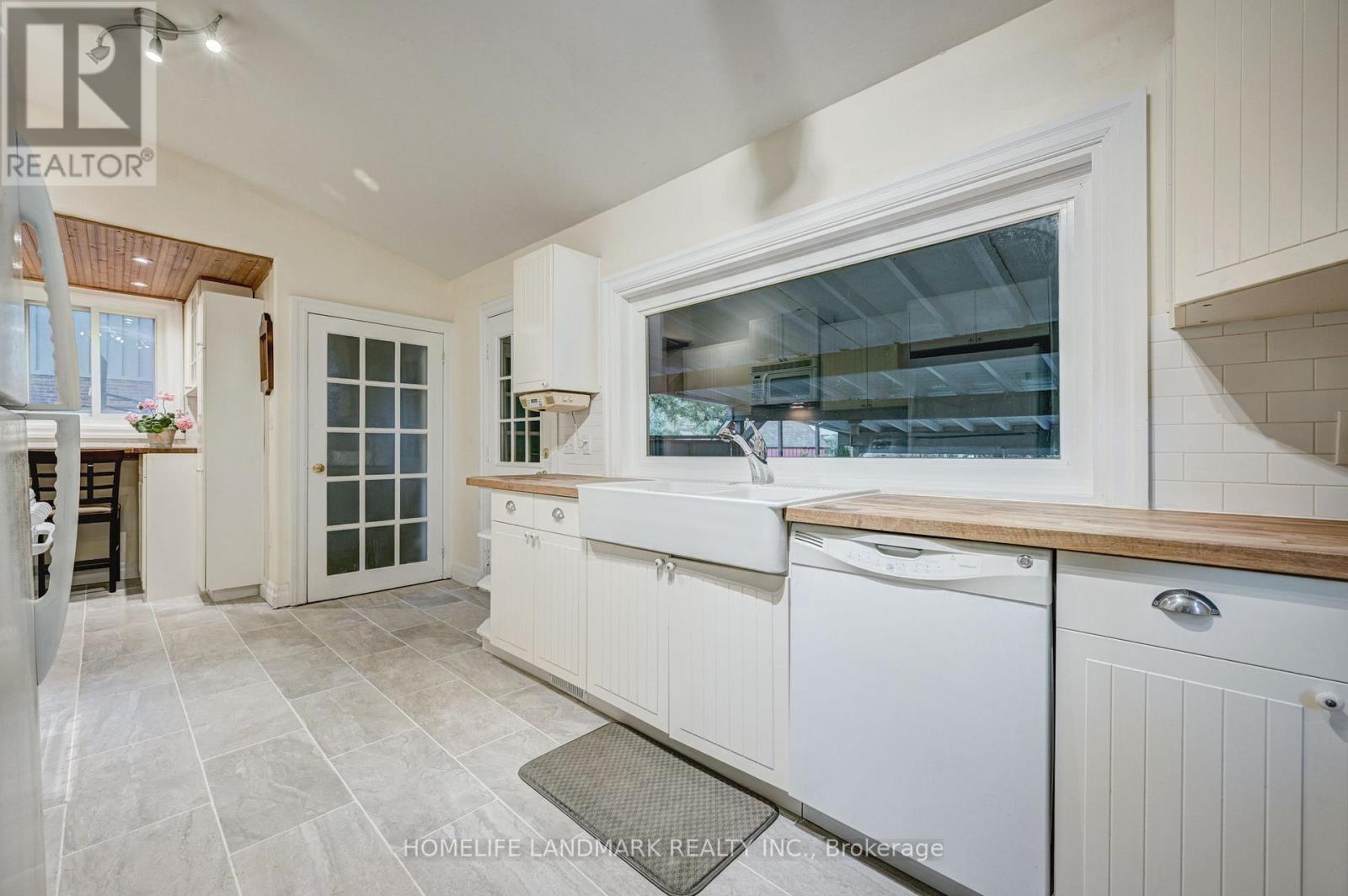 2174 New Street, Burlington, ON - Indoor Photo Showing Kitchen