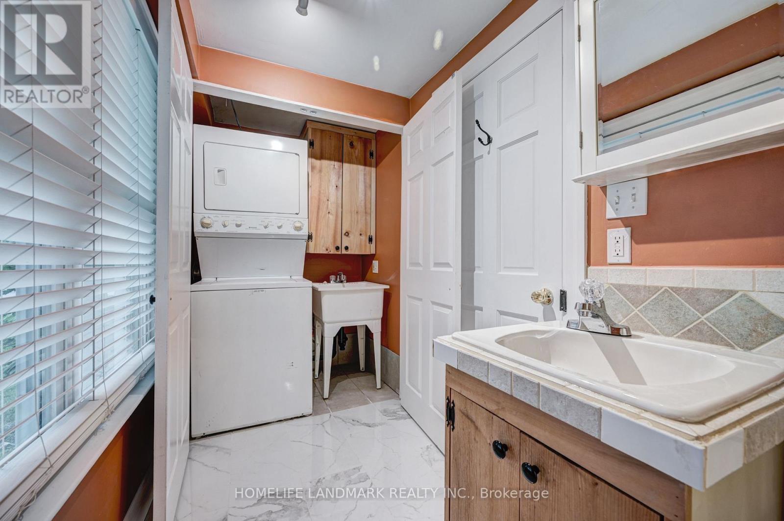 2174 New Street, Burlington, ON - Indoor Photo Showing Laundry Room