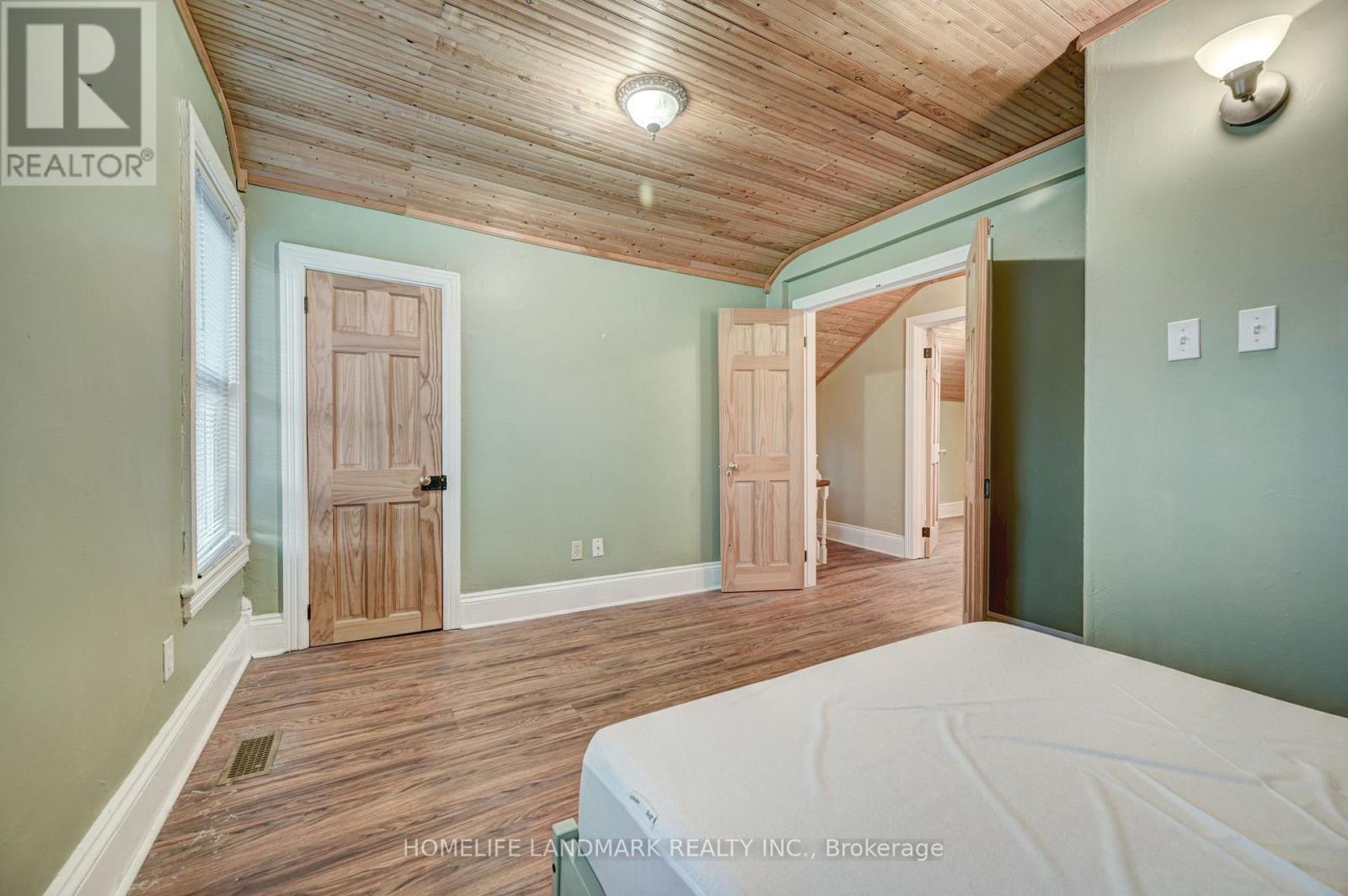2174 New Street, Burlington, ON - Indoor Photo Showing Bedroom