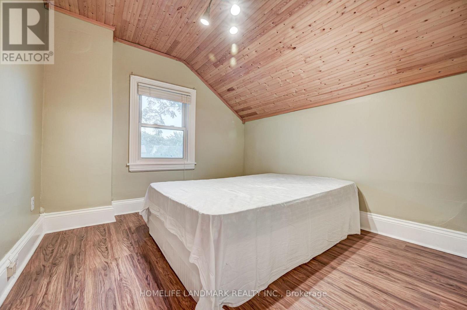 2174 New Street, Burlington, ON - Indoor