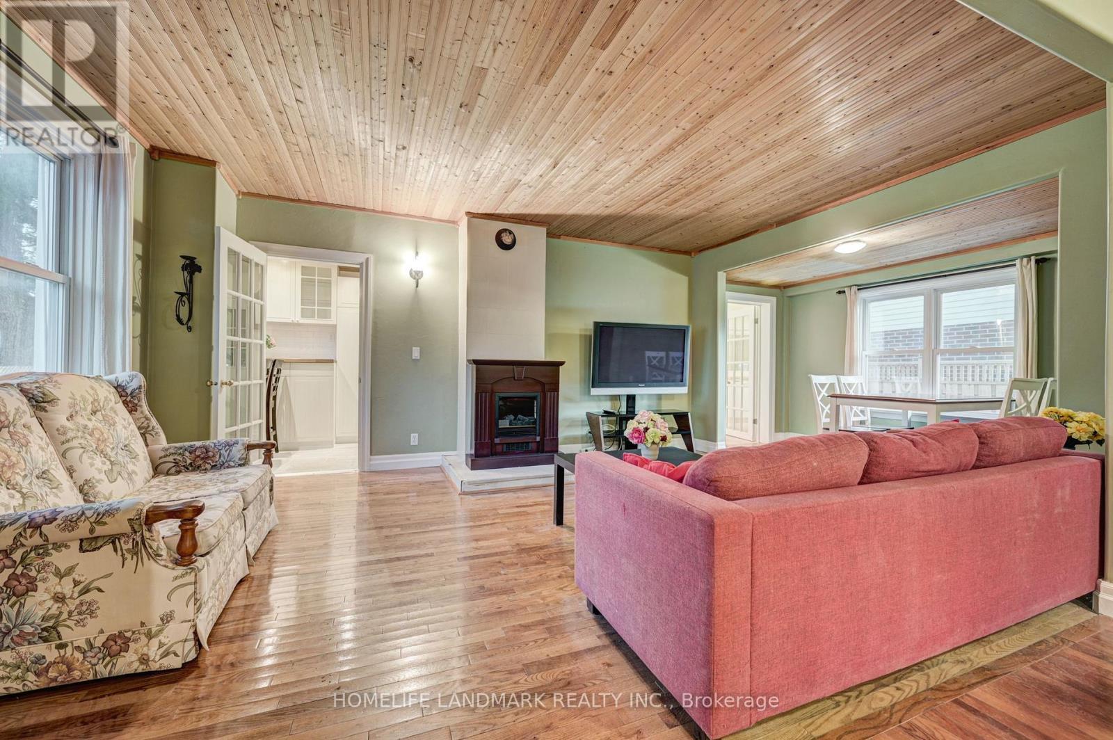 2174 New Street, Burlington, ON - Indoor Photo Showing Living Room With Fireplace