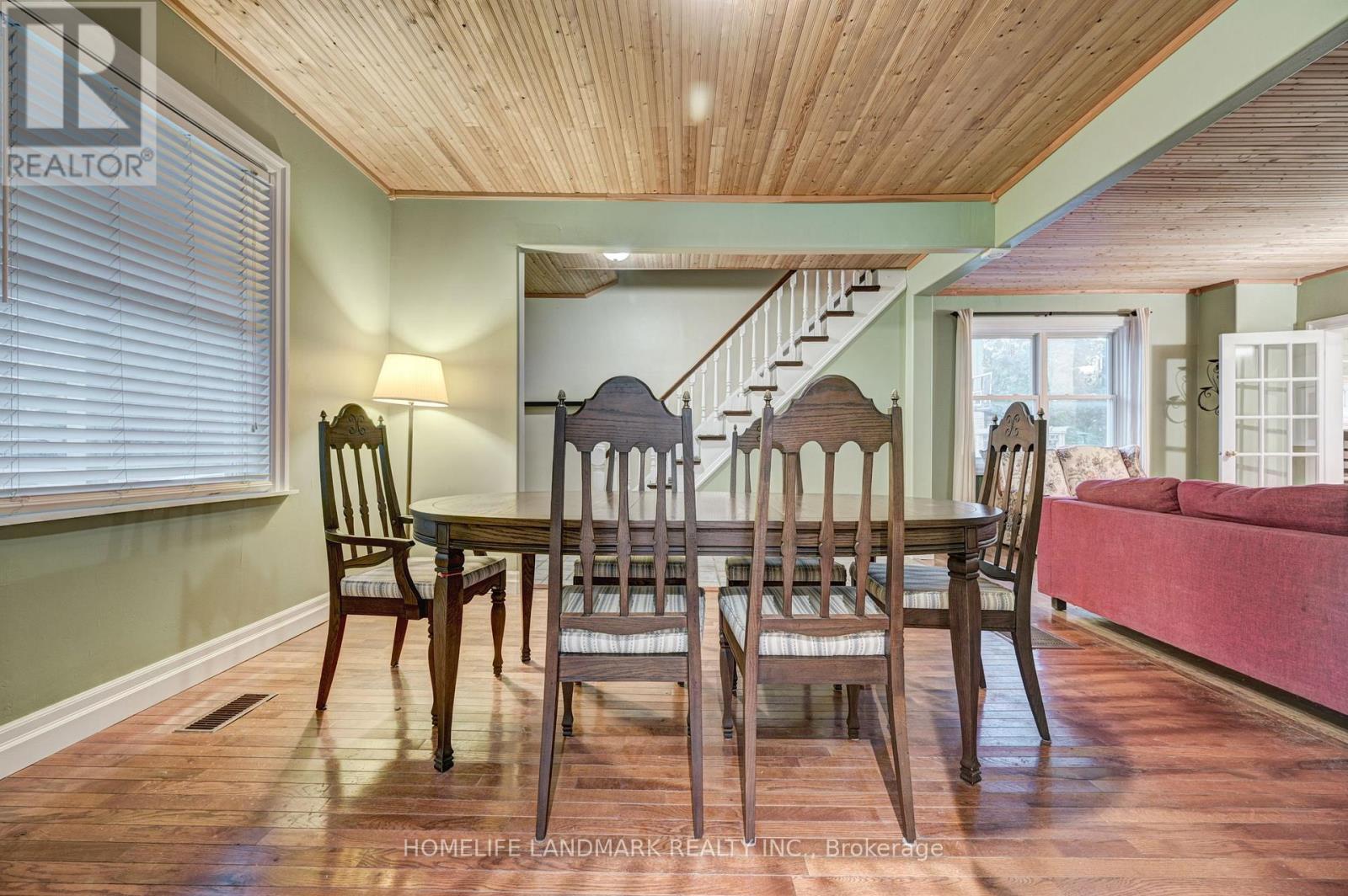 2174 New Street, Burlington, ON - Indoor Photo Showing Dining Room