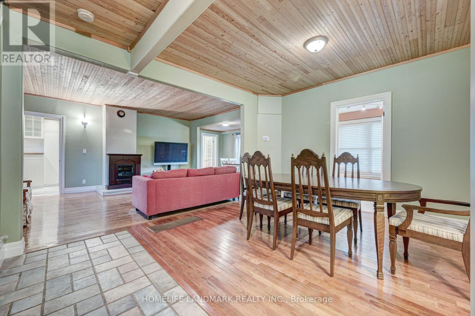 2174 New Street, Burlington, ON - Indoor Photo Showing Dining Room