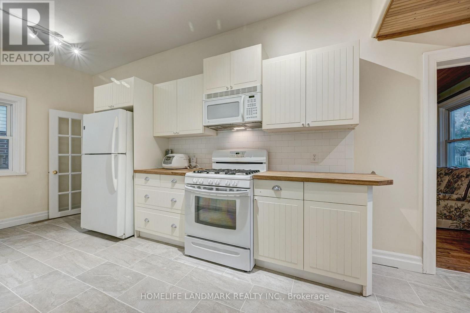 2174 New Street, Burlington, ON - Indoor Photo Showing Kitchen