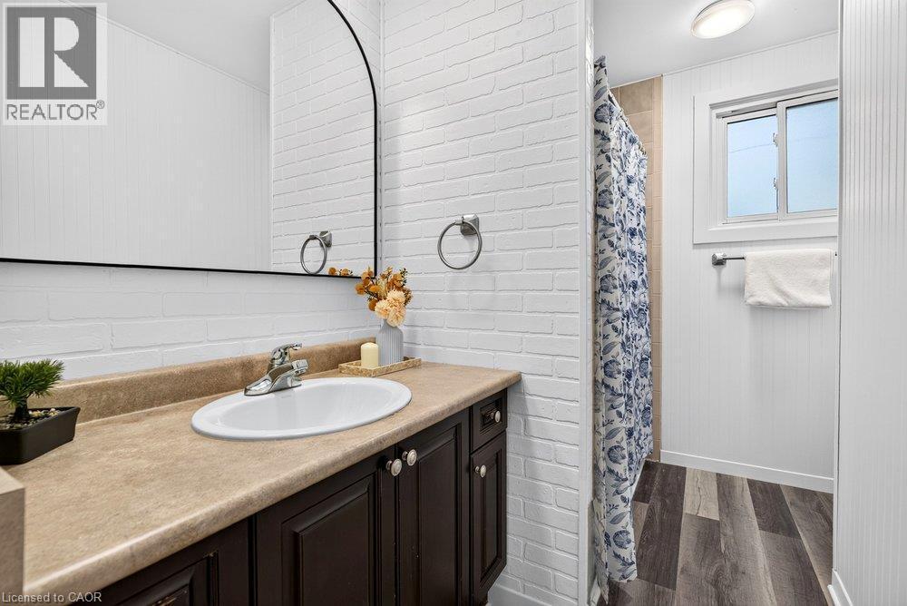100 Quigley Road Unit# 85, Hamilton, ON - Indoor Photo Showing Bathroom