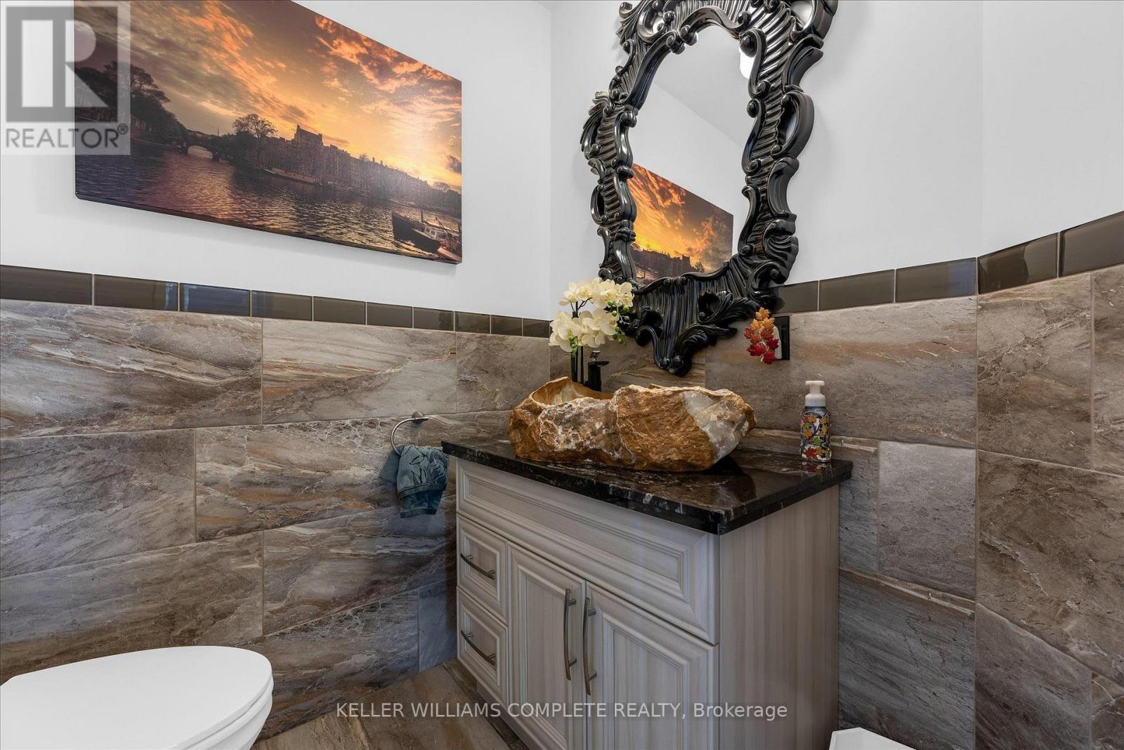 Main Floor Powder Room - 847 West 5Th Street, Hamilton, ON - Indoor Photo Showing Bathroom