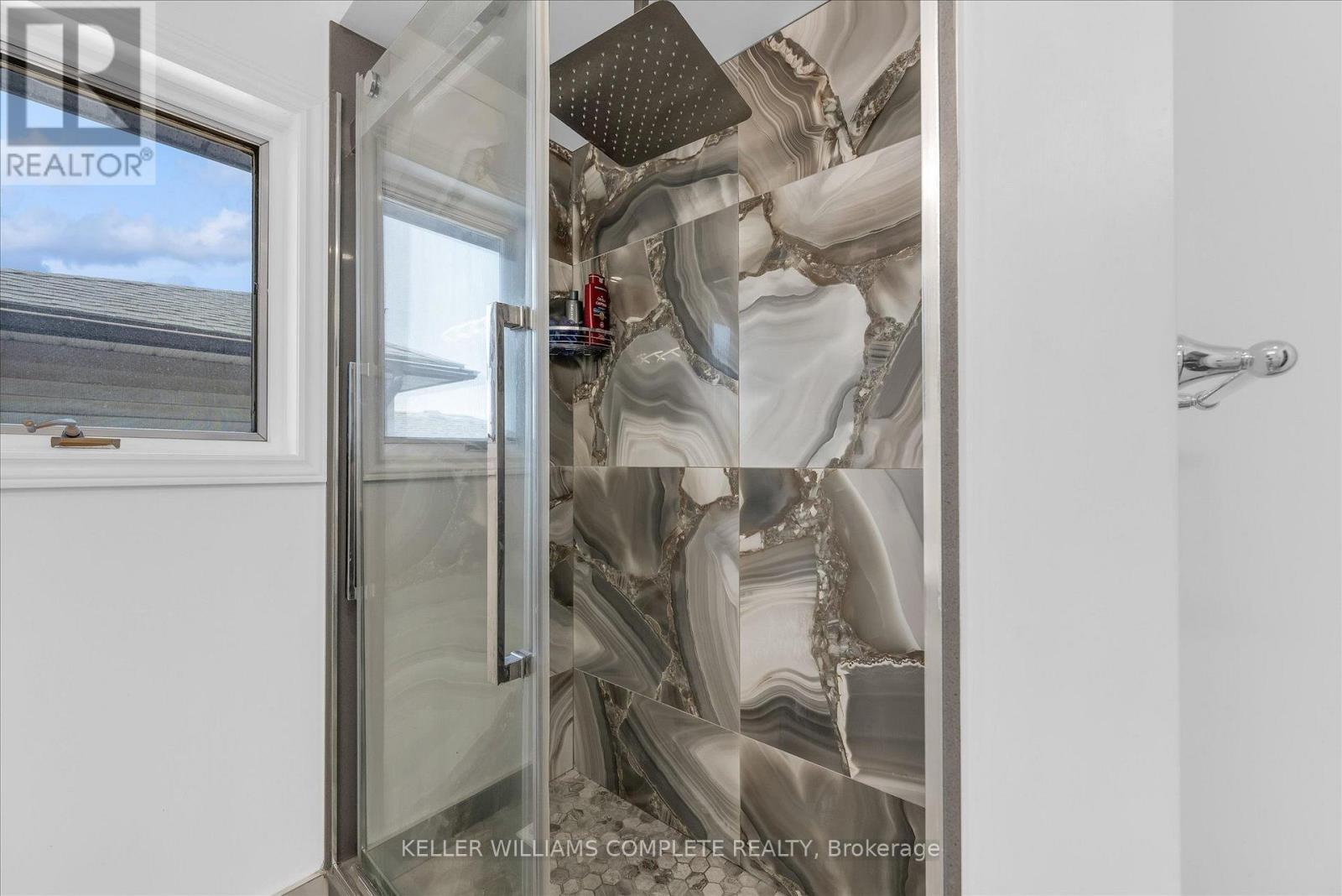 847 West 5Th Street, Hamilton, ON - Indoor Photo Showing Bathroom