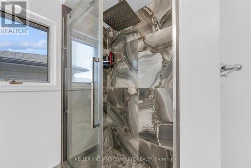 847 West 5Th Street, Hamilton, ON - Indoor Photo Showing Bathroom