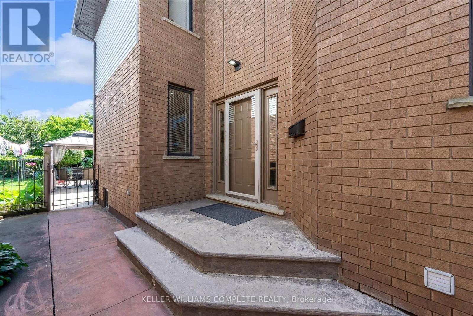 Main Entrance - 847 West 5Th Street, Hamilton, ON - Outdoor With Exterior