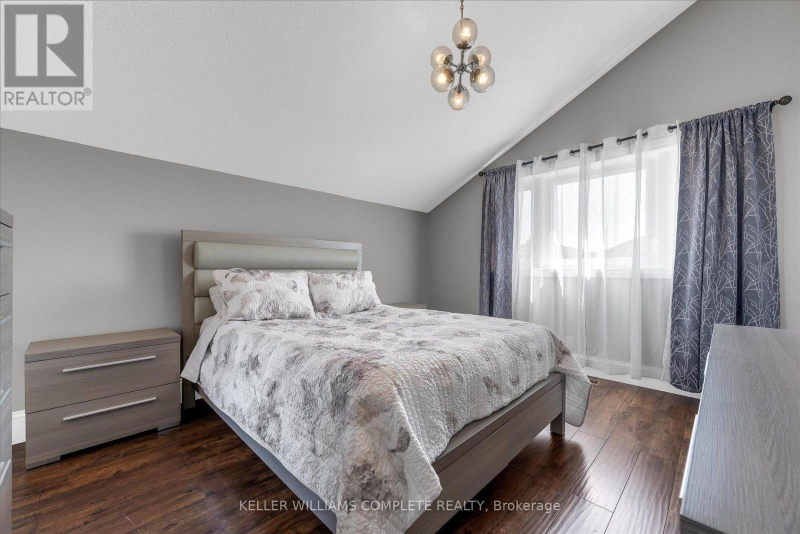 Bedroom - 847 West 5Th Street, Hamilton, ON - Indoor Photo Showing Bedroom