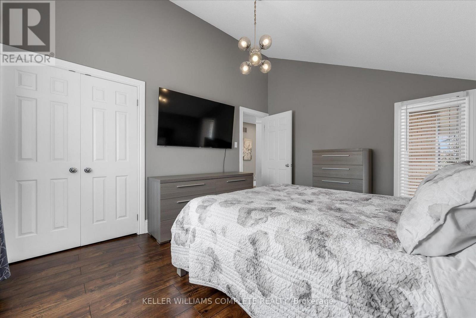 Bedroom - 847 West 5Th Street, Hamilton, ON - Indoor Photo Showing Bedroom