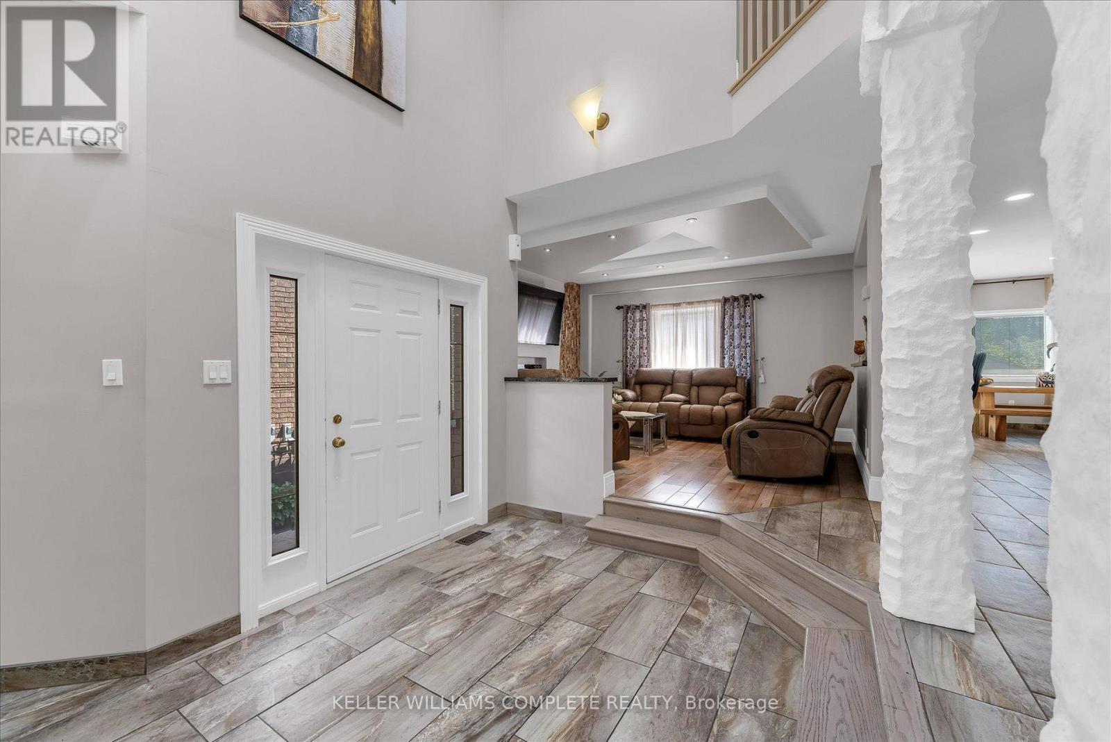 Entrance Foyer - 847 West 5Th Street, Hamilton, ON - Indoor Photo Showing Other Room