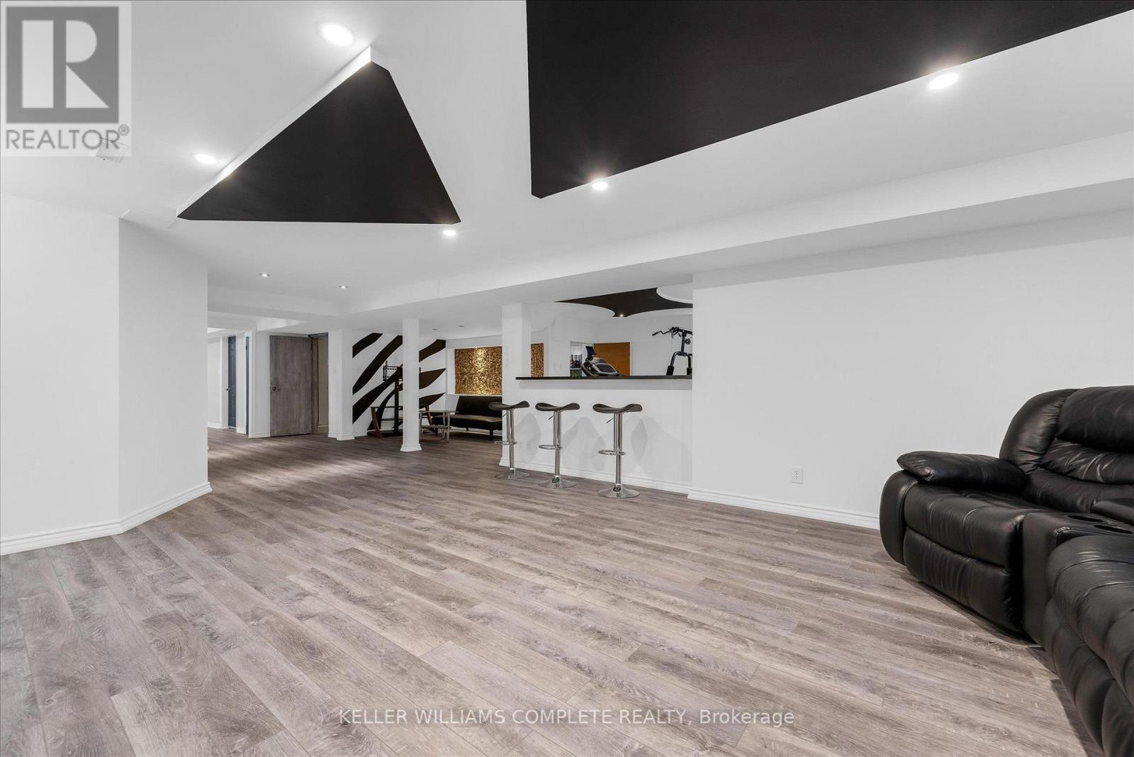 847 West 5Th Street, Hamilton, ON - Indoor
