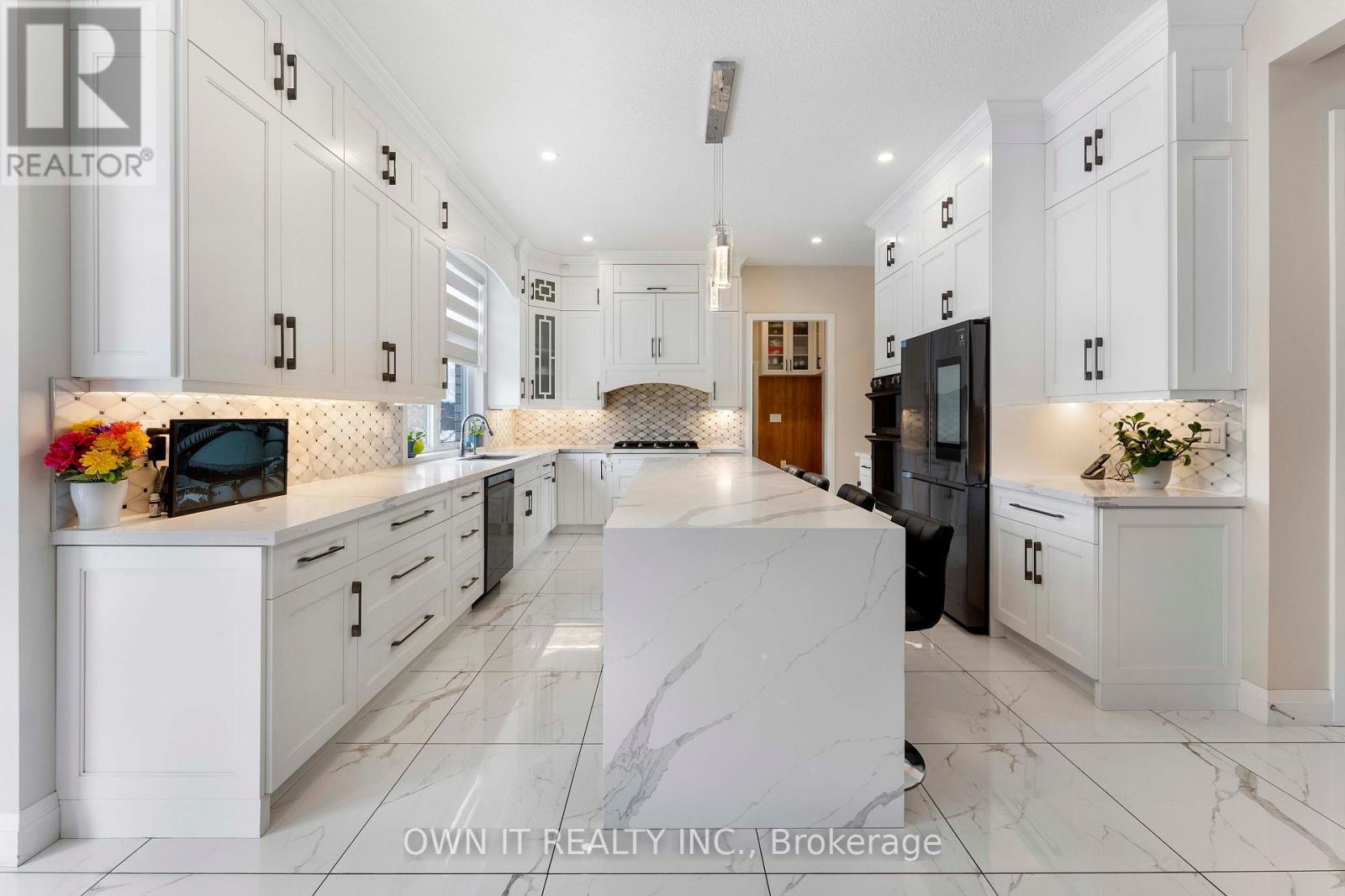 23 Yarl Place, Guelph/Eramosa, ON - Indoor Photo Showing Kitchen With Upgraded Kitchen