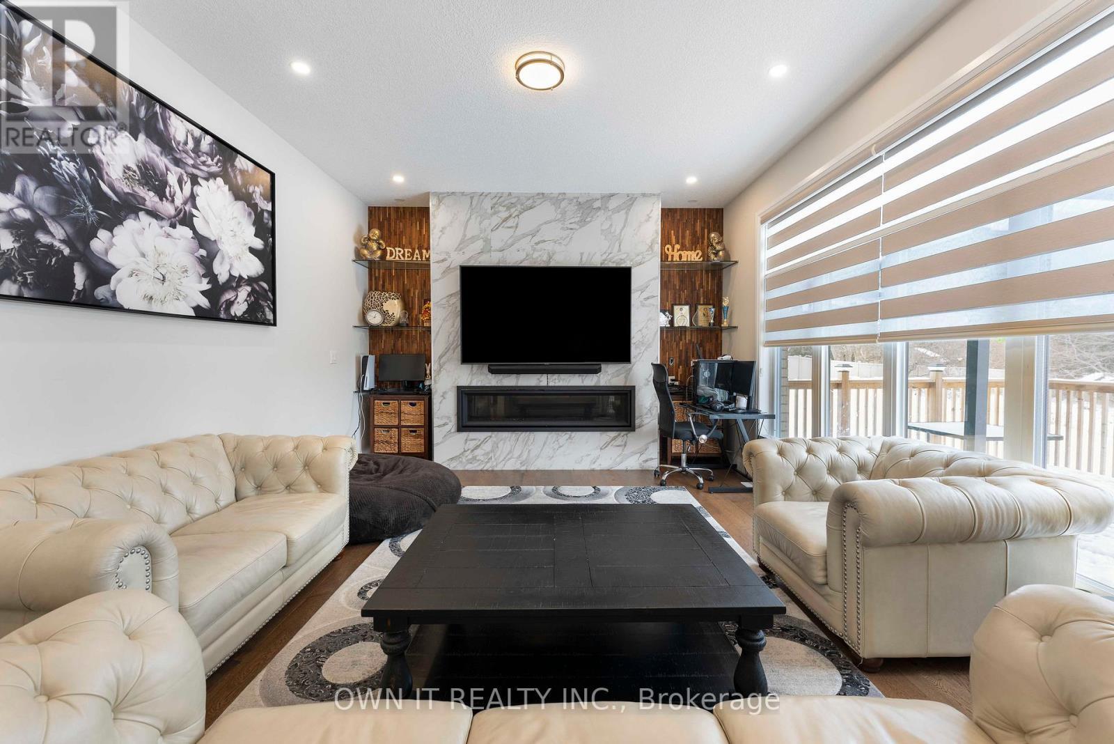 23 Yarl Place, Guelph/Eramosa, ON - Indoor Photo Showing Living Room