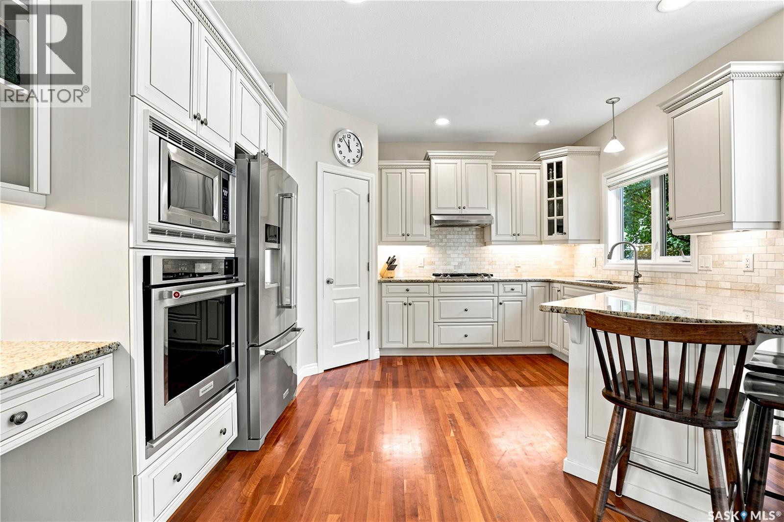 718 Brookhurst Lane, Saskatoon, SK - Indoor Photo Showing Kitchen With Stainless Steel Kitchen With Upgraded Kitchen