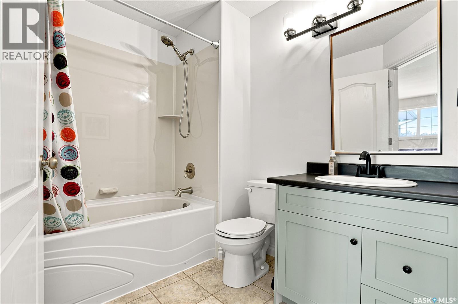 718 Brookhurst Lane, Saskatoon, SK - Indoor Photo Showing Bathroom