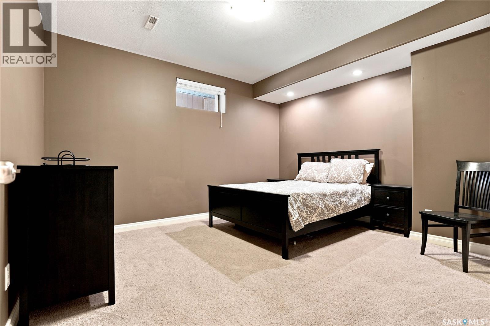 718 Brookhurst Lane, Saskatoon, SK - Indoor Photo Showing Other Room