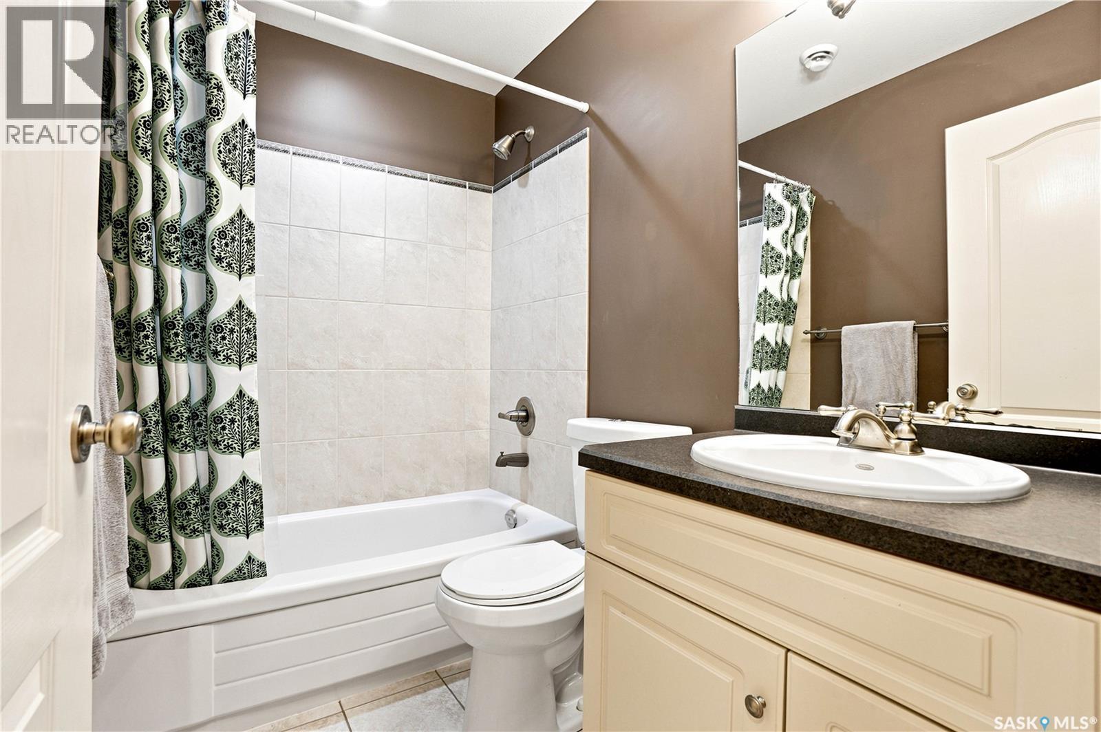 718 Brookhurst Lane, Saskatoon, SK - Indoor Photo Showing Bathroom
