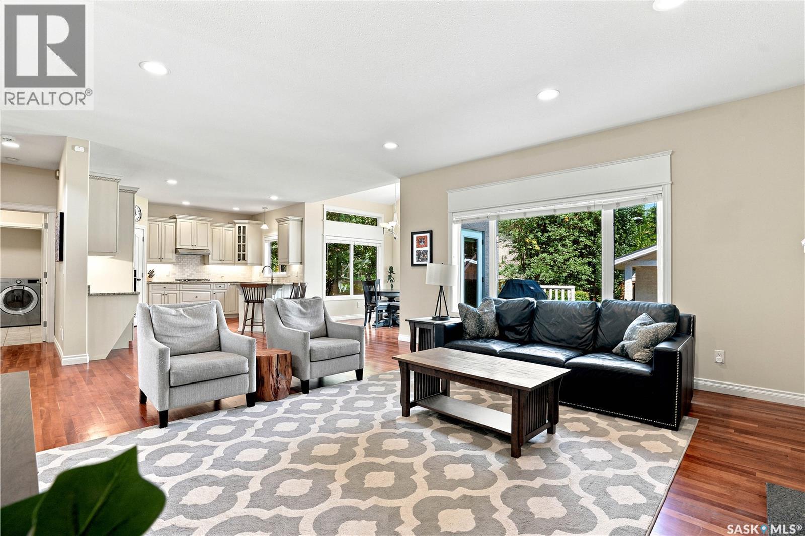 718 Brookhurst Lane, Saskatoon, SK - Indoor Photo Showing Living Room