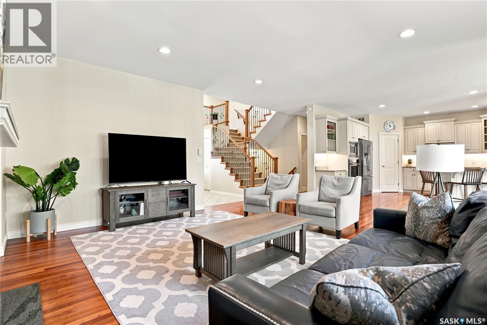 718 Brookhurst Lane, Saskatoon, SK - Indoor Photo Showing Living Room