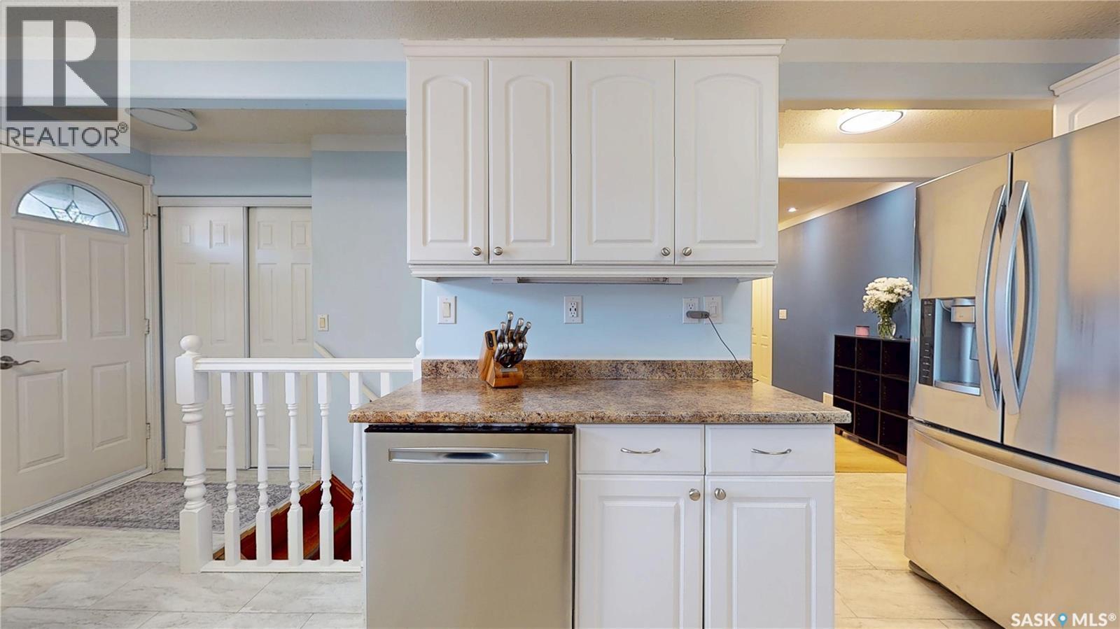 2700 Mcara Street, Regina, SK - Indoor Photo Showing Kitchen
