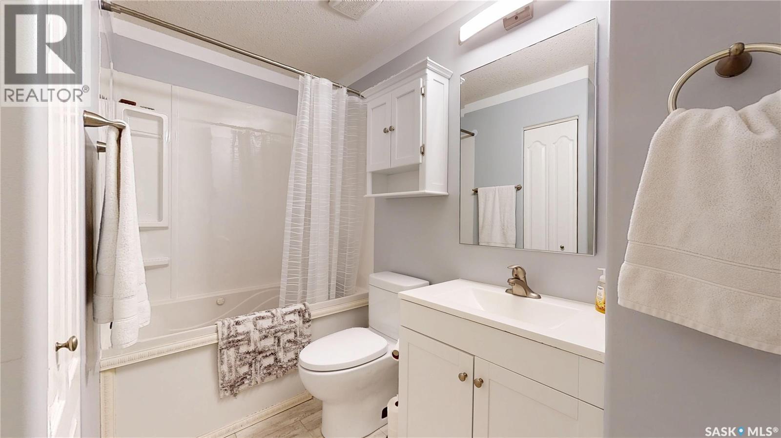2700 Mcara Street, Regina, SK - Indoor Photo Showing Bathroom