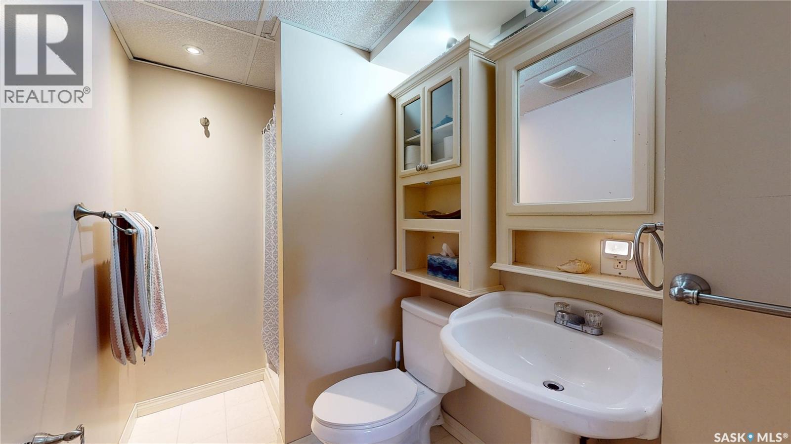 2700 Mcara Street, Regina, SK - Indoor Photo Showing Bathroom