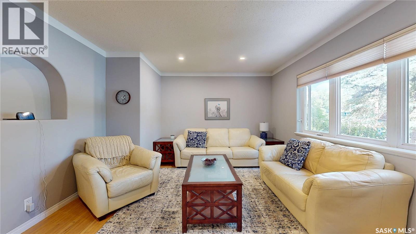 2700 Mcara Street, Regina, SK - Indoor Photo Showing Living Room