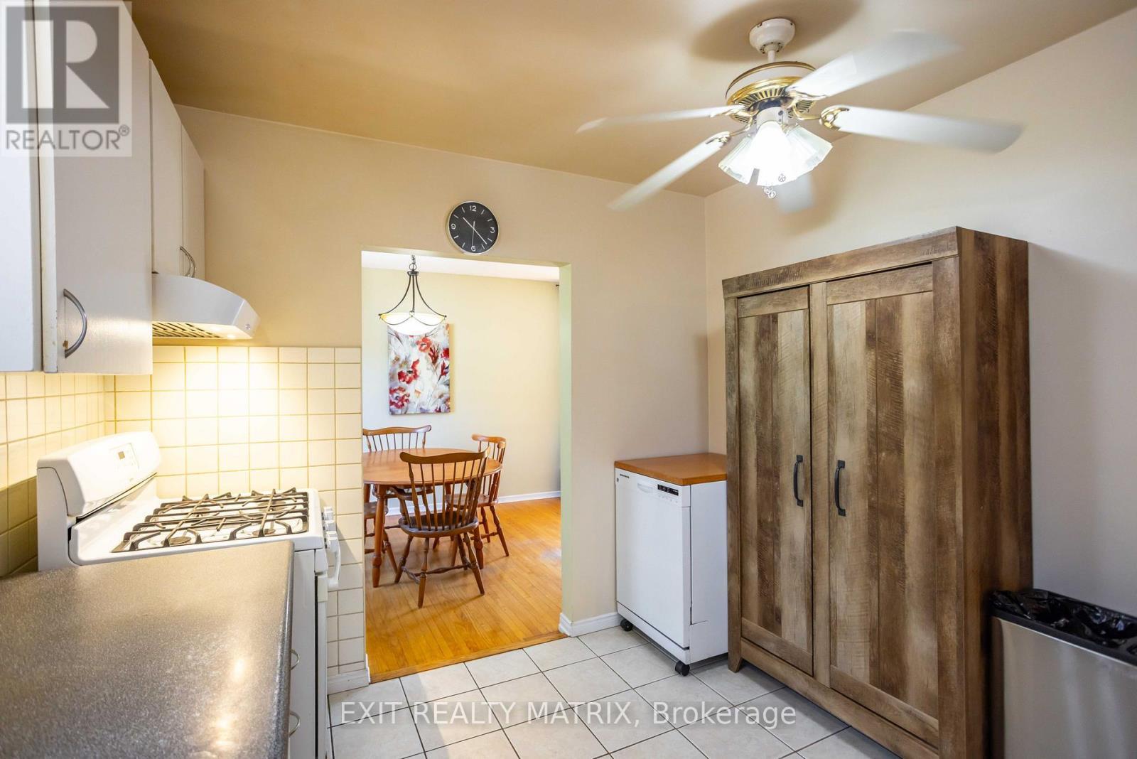 2064 St Laurent Boulevard, Ottawa, ON - Indoor