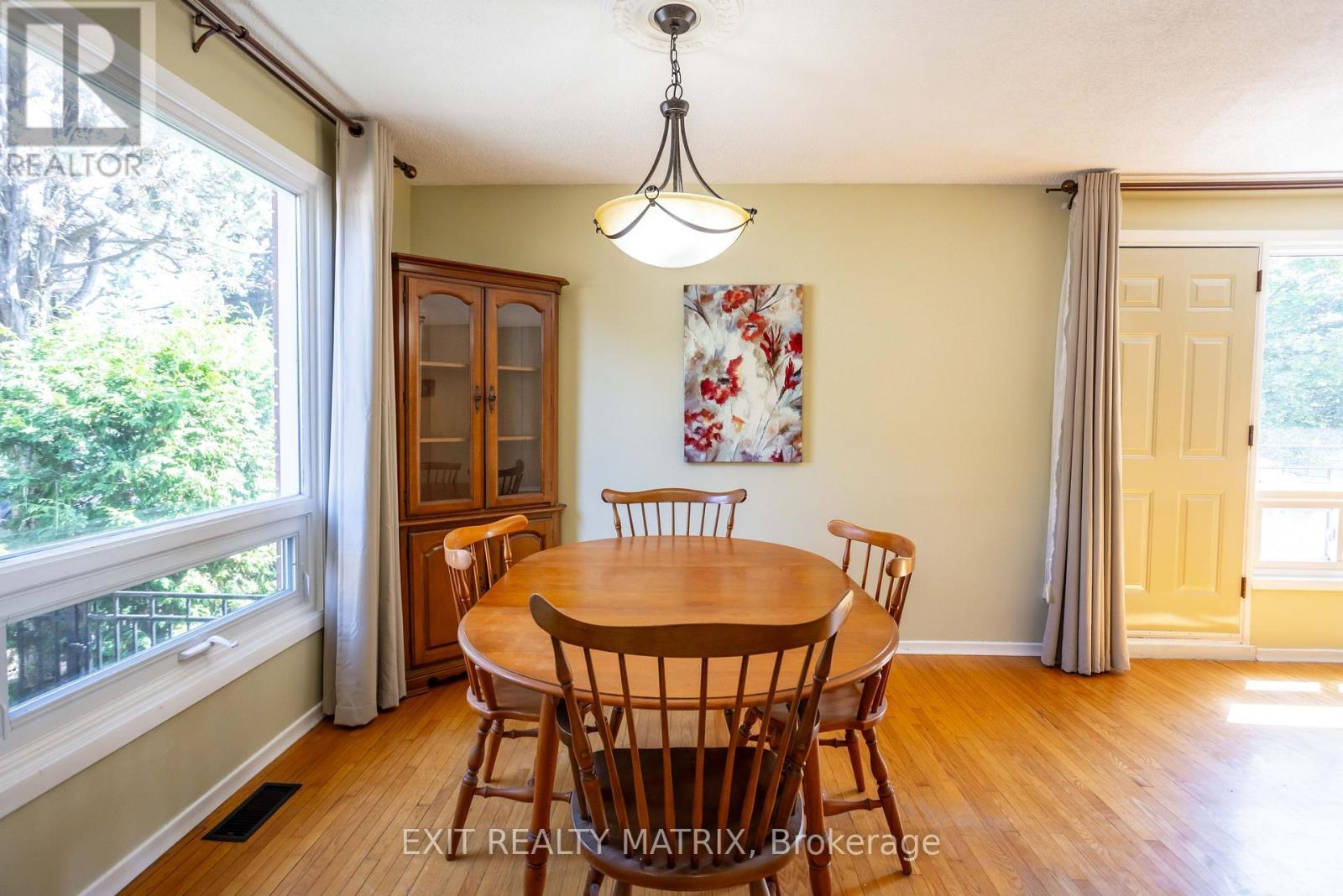 2064 St Laurent Boulevard, Ottawa, ON - Indoor Photo Showing Dining Room