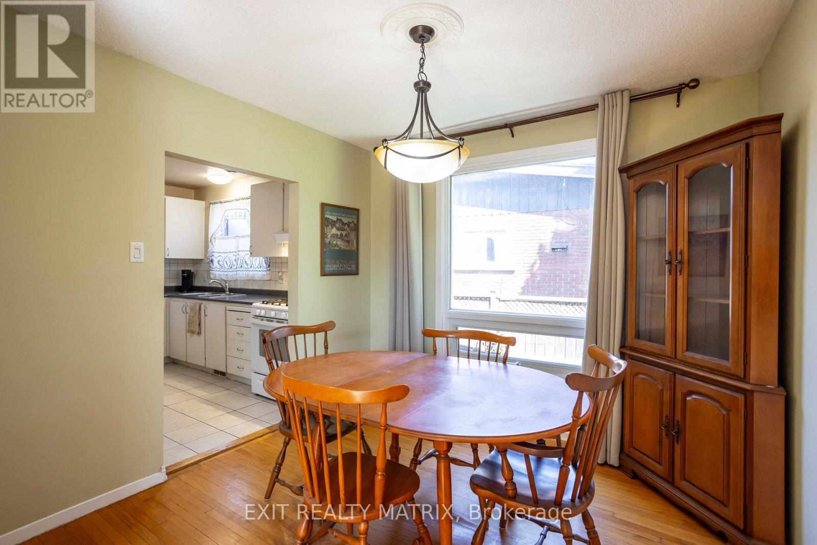 2064 St Laurent Boulevard, Ottawa, ON - Indoor Photo Showing Dining Room