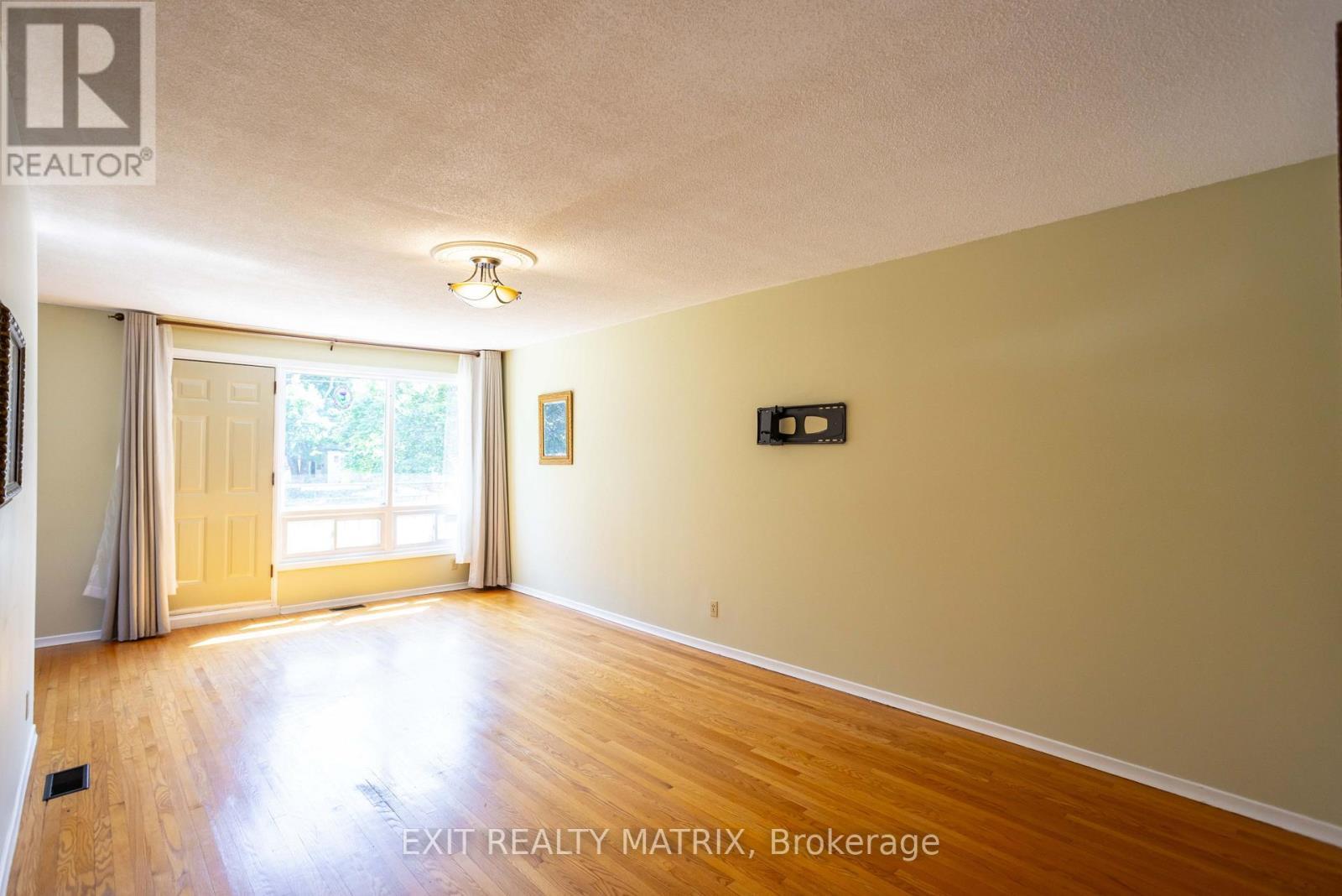 2064 St Laurent Boulevard, Ottawa, ON - Indoor Photo Showing Other Room