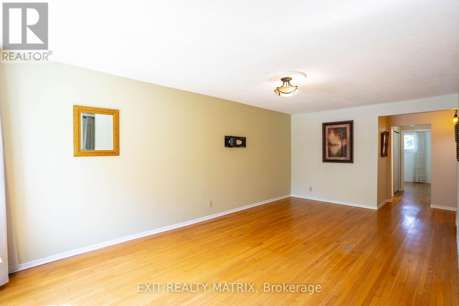2064 St Laurent Boulevard, Ottawa, ON - Indoor Photo Showing Other Room