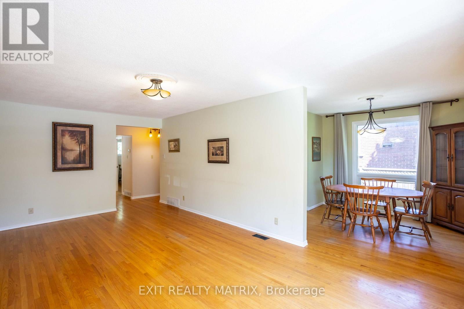 2064 St Laurent Boulevard, Ottawa, ON - Indoor