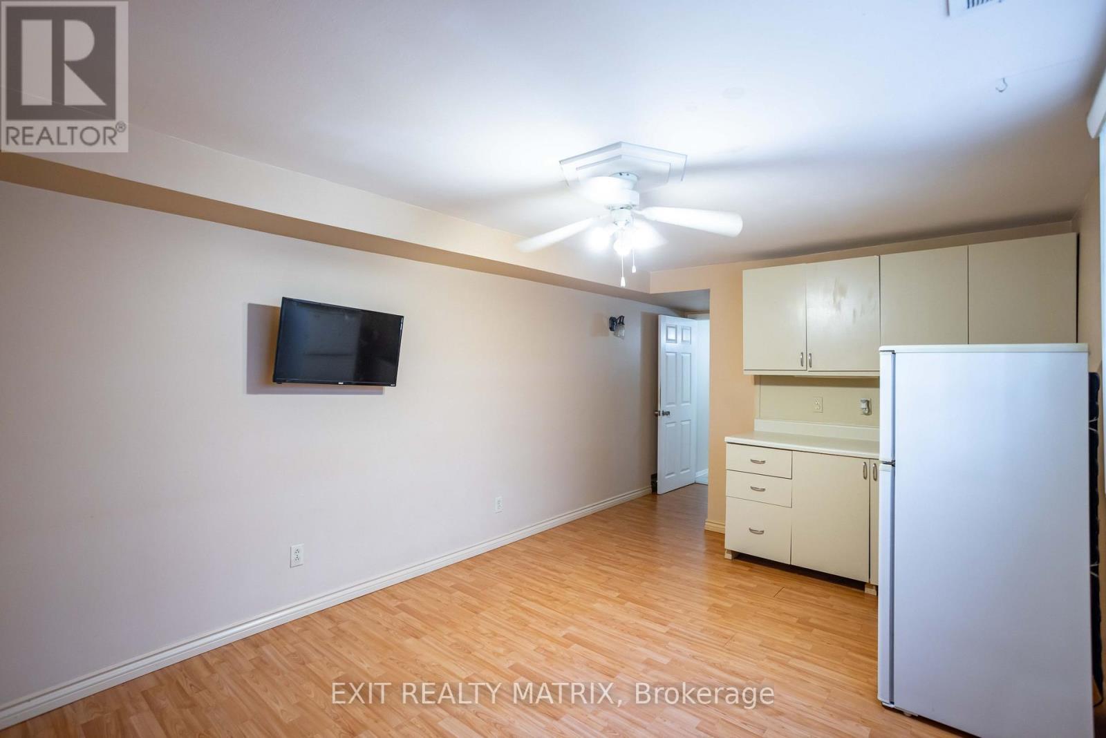 2064 St Laurent Boulevard, Ottawa, ON - Indoor Photo Showing Other Room