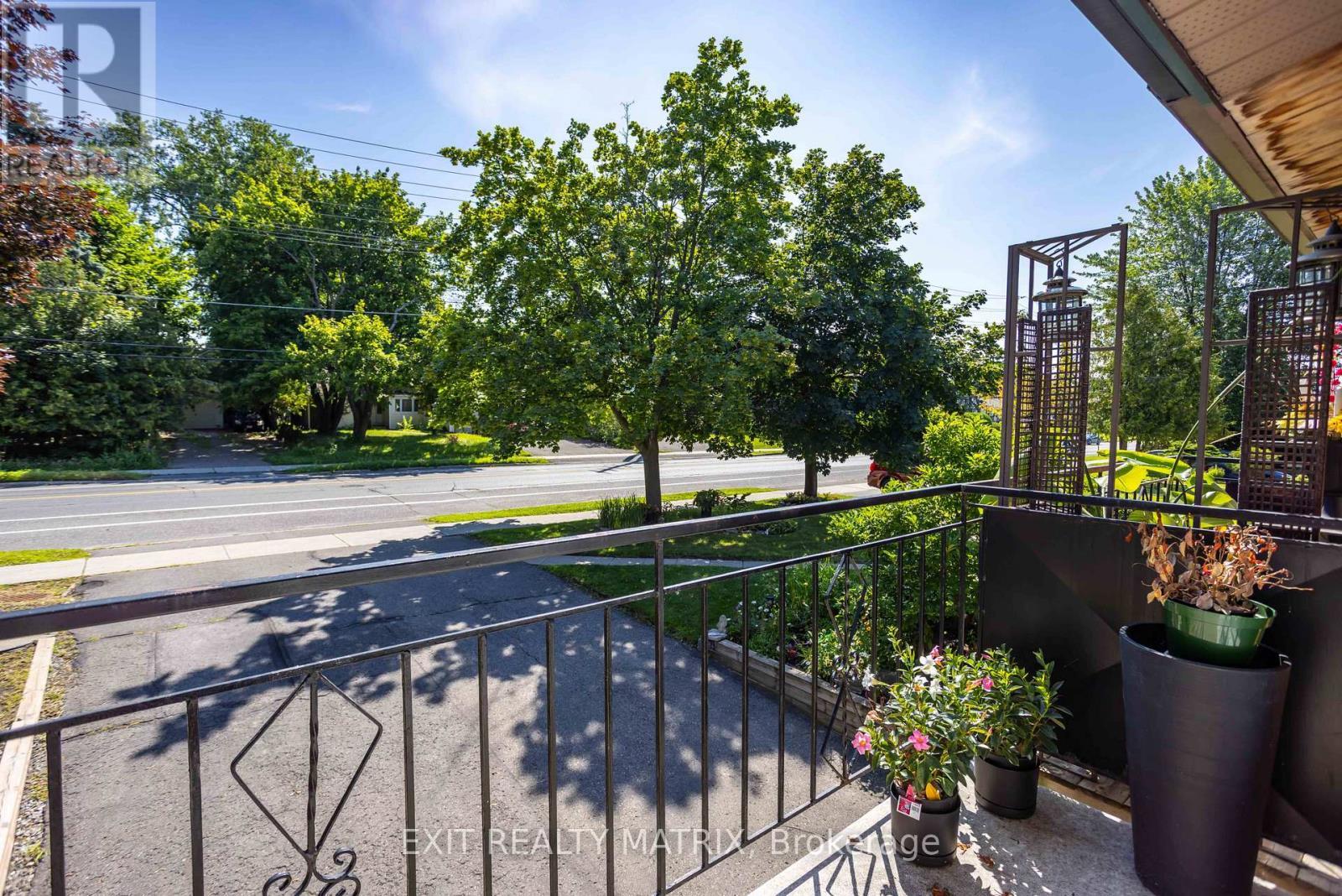 2064 St Laurent Boulevard, Ottawa, ON - Outdoor