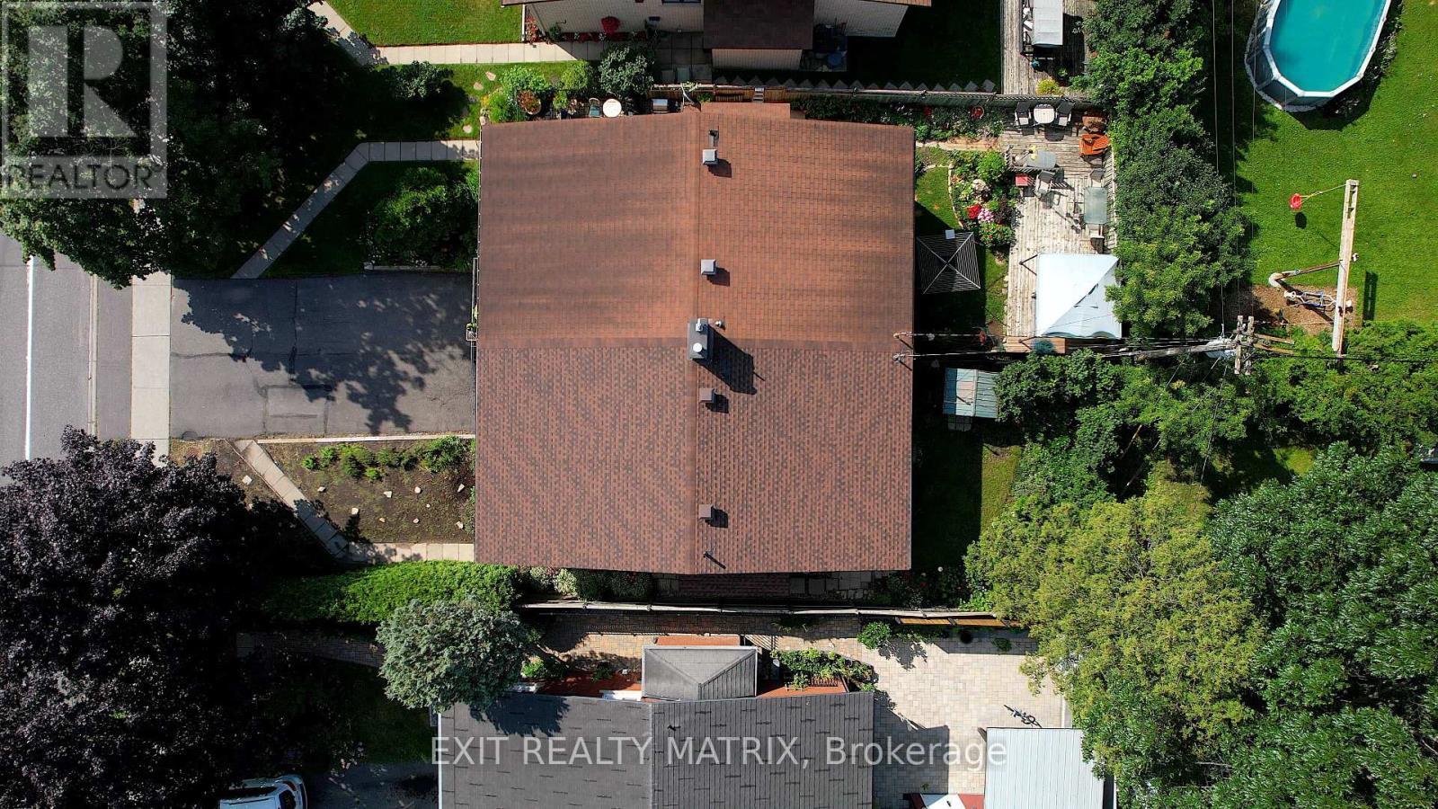 2064 St Laurent Boulevard, Ottawa, ON - Outdoor