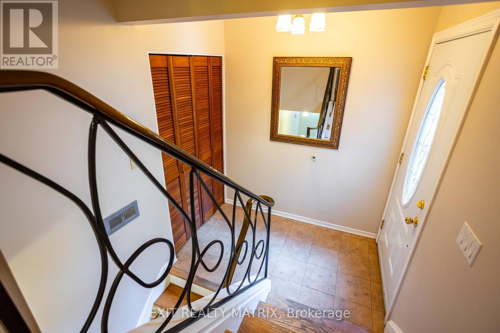 2064 St Laurent Boulevard, Ottawa, ON - Indoor Photo Showing Other Room