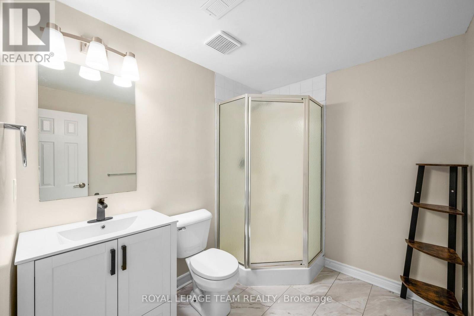 32 Trump Avenue, Ottawa, ON - Indoor Photo Showing Bathroom