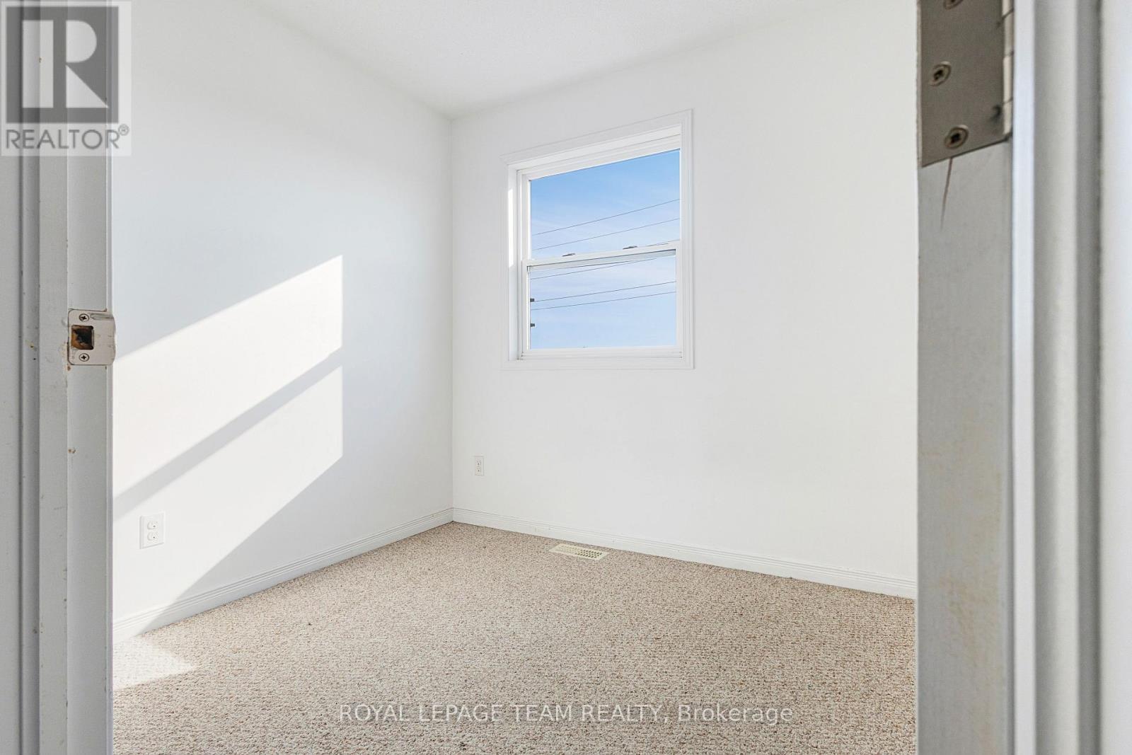 566 Simran Private, Ottawa, ON - Indoor Photo Showing Other Room